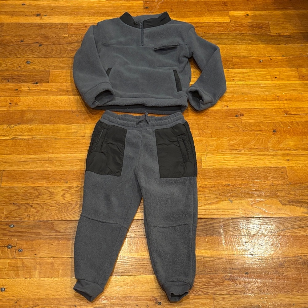 Stitch & stone Kids Gray and Black Fleece Set